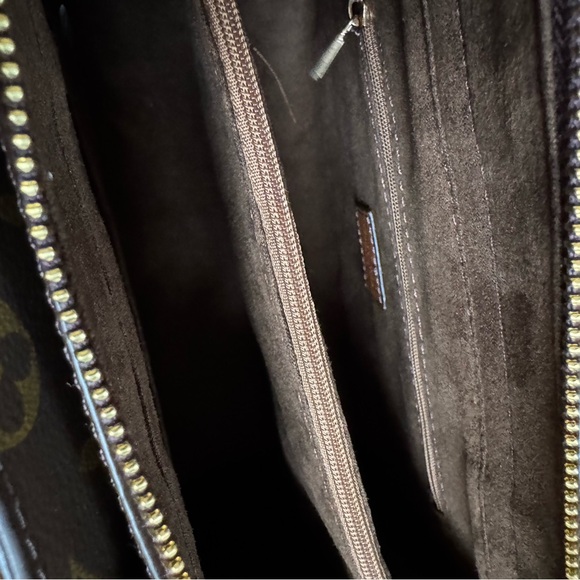 Designer style tote bag, new in box. - Picture 7 of 10